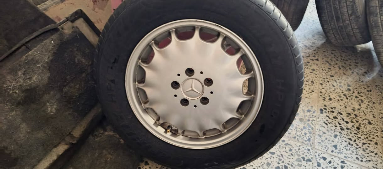 مكلف بالنشر
تحية طيبة 
من رخصة الادمن المحترم
للبيع تخم ويل مارسدس شبح سيفونه نظيف جدا عدد 5 مع السبير وبيه تخم تاير وارد جديد غير مستخدم 
***********
