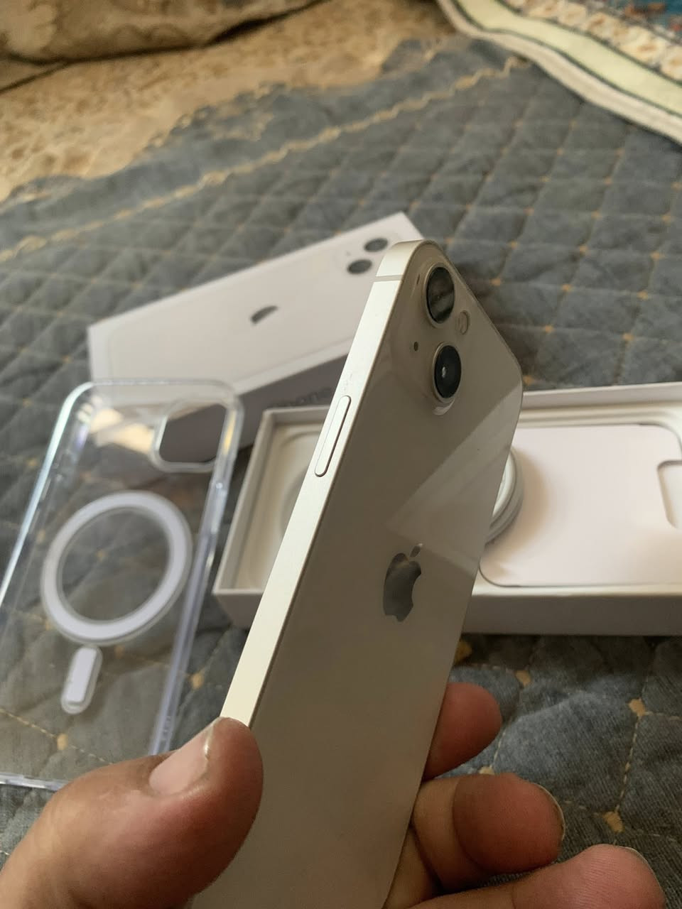 ايفون 13 عادي 128 مكفول من التصليح بطاريه 97 دبل سيمكارت مكاني الدوره 450 وبي مجال ***********
