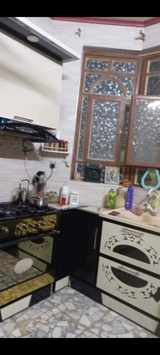 دار للبيع طابو زراعي سند 25 المساحه 100متر مربع طابق واحد بناء نظيف الموقع المحاربين خلف مدينه حمورابي يحتوي على صاله هول مطبخ غرفه نوم مجمع صحيات السعر 85 مليون للاستفسار مكتب النبل للعقار والبناء والهندسه *********** أستاذ علي ***********
