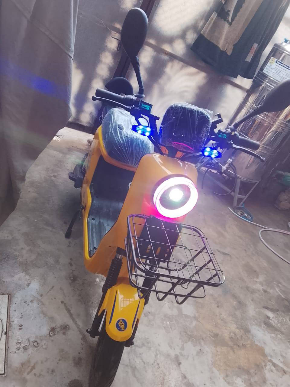 السلام عليكم دراجه شحن R9 فول مواصفات تحتوي على خمس بطاريات ليثيوم الاستفسار خاص او الاتصال على الرقم ***********
