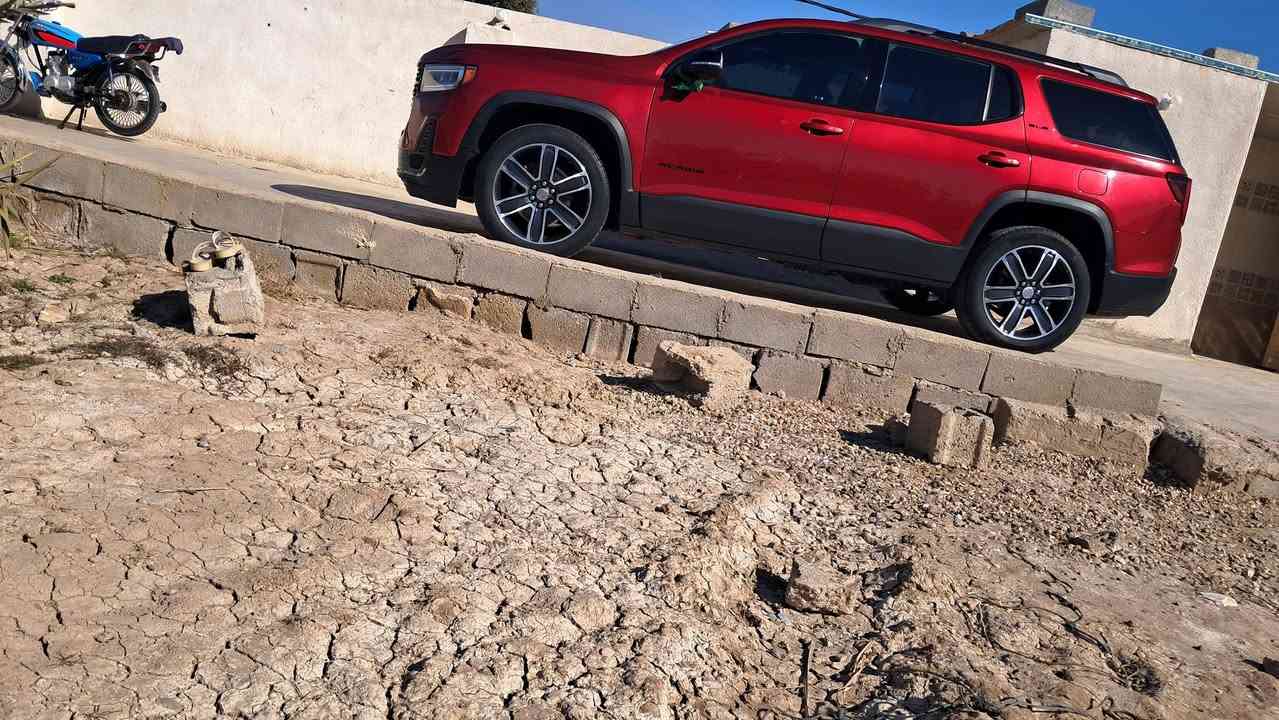 اكاديا موديل ٢١ فول الفول من عده الفتحه سياره ماشيه ٦٠ الف كيلو مكينه ٦ سياره بلسلفون ع وظع الشركه عنواني واسط زبيديه ***********
