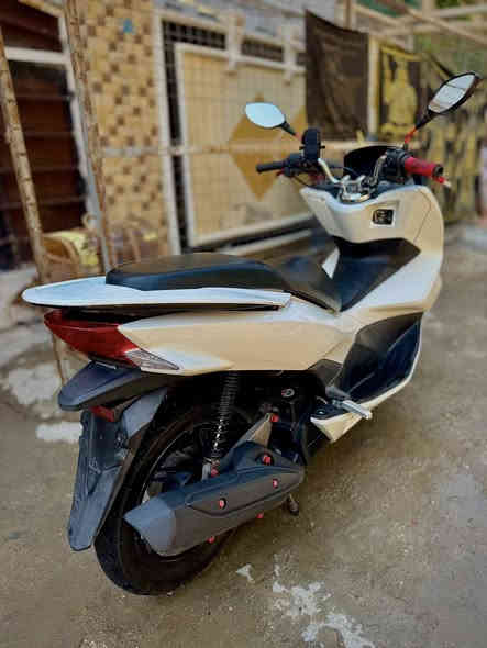 السلام عليكم دراجة pcx الجيل الثاني مكينة 150 للبيع

• مكفوله كفاله عامه 

• دراجة نظيفة عدا الكفرات بيها خدوش خفيفة

• كهربائيات شغاله ١٠٠٪

• حساس ازدحام + دبل اشارة + حساس استاند + جهاز انذار

• السعر : 1500 وبيها مجال بسيط

• مكاني : بغداد الشعلة

• رقمي : *********** ( واتساب فقط )
