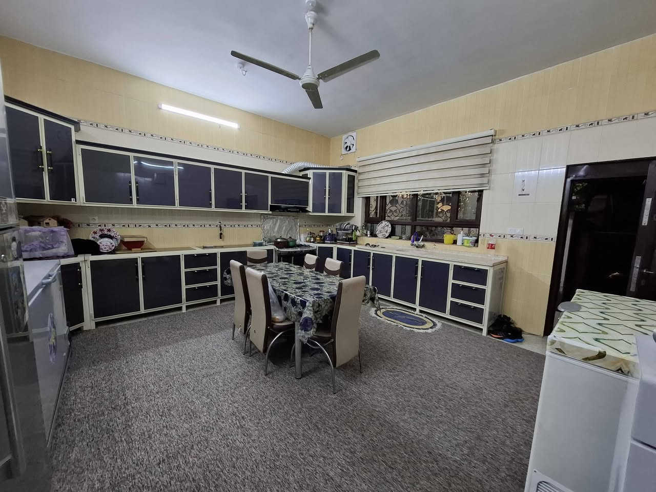 #دار للبيع طابو صرف ( طابقين)
#المساحه 200م الواجهه 10م
#العنوان  شارع حي الحجاج قرب مدرسه الخنساء
______________________________
#ط1 غرفتين نوم _ هول _ استقبال _ مطبخ _ صحيات _ كراج
#ط2غرف نوم عدد 3 _ هول _ صحيات _ بيتونه
______________________________
للأستفسار الاتصال على الارقام التاليه 
***********
***********
