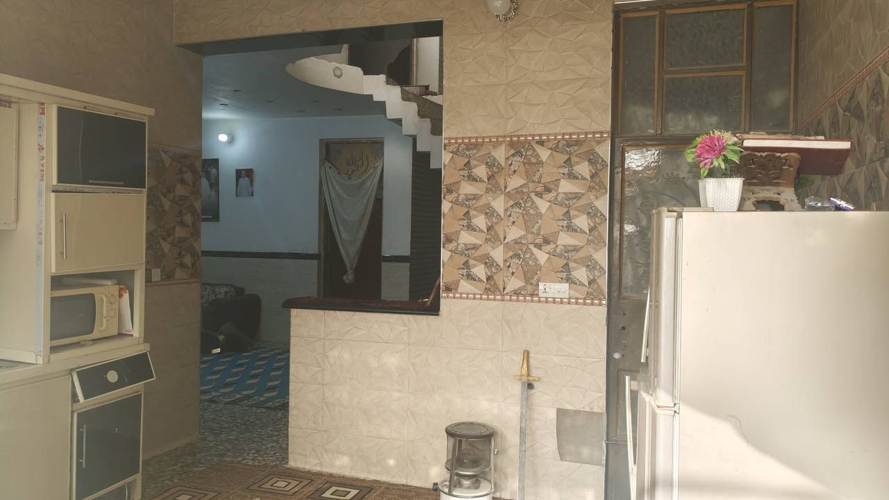 بيت للبيع الدسيم السيطره الرئيسيه قريب ع الشارع موقع مميز بناء حديث 160 متر 
***********
