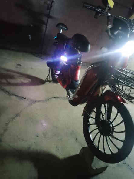 السلام عليكم باسكل شحن لبيع 5بطاري شرط البطاريات عل فحص موديل 2024جديد فول  مو صفات بلوتوث نشره جانبي السرعة 99شرط يقبط 🦅 باسكل مال بيت نضيفه  نضيف حيل النضافه أمام العين شرط الفحص السعر 300الرقم الهاتف ***********
