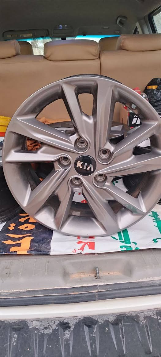 السلام عليكم
للبيع او المراوس
تخم ويالة
حجم16
الويالة صناعتهن كورية
مكفولات من أي عواج او فطر
او زلغ او كسر
ومصفرات بلنص
كوريات صناعتهن فوول نظافة
مثل ماواضحات بالصور

لسيارات: 
صول
النترا
سوناتا
اوبتما
السعر300وبيهن مجال
العنوان بابل
الرقم بي واتساب: 
***********
