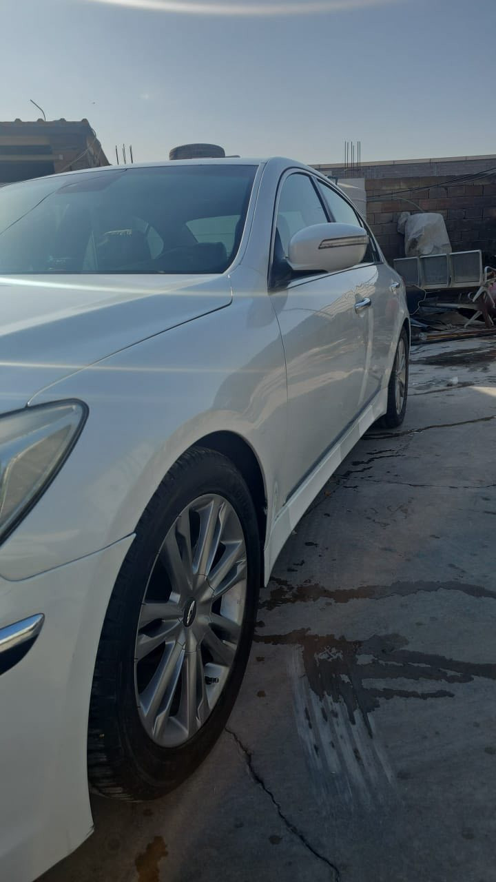 سلام عليكم  جينيسيز 2013 خليجيه  رويال فول  اربع قطع رش صبغ بدون ضربه فقط طخه بسيطه بالجاملغ الامامي السعر 125 وبيها مجال لشراي  مكان السياره كربلاء***********
