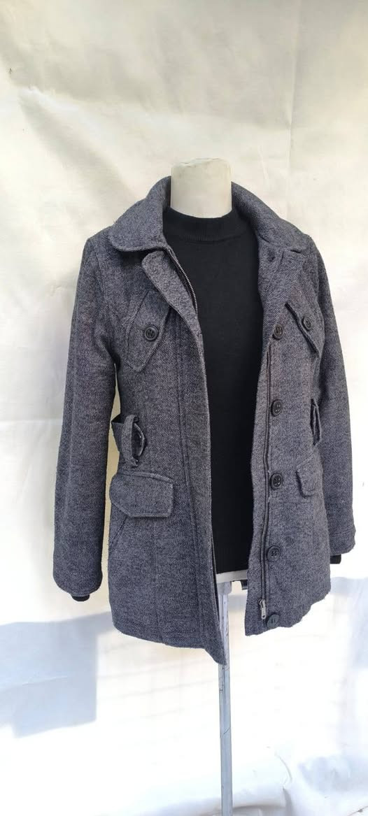 كوتات وقماصل طويل وقصير باله اوربي نظيف درجه اولى مختلف الالوان والقياسات سعر القطعه الوحده 5 الف واكو توصيل لكافة المحافظات للاتصال *********** وبالخدمه
