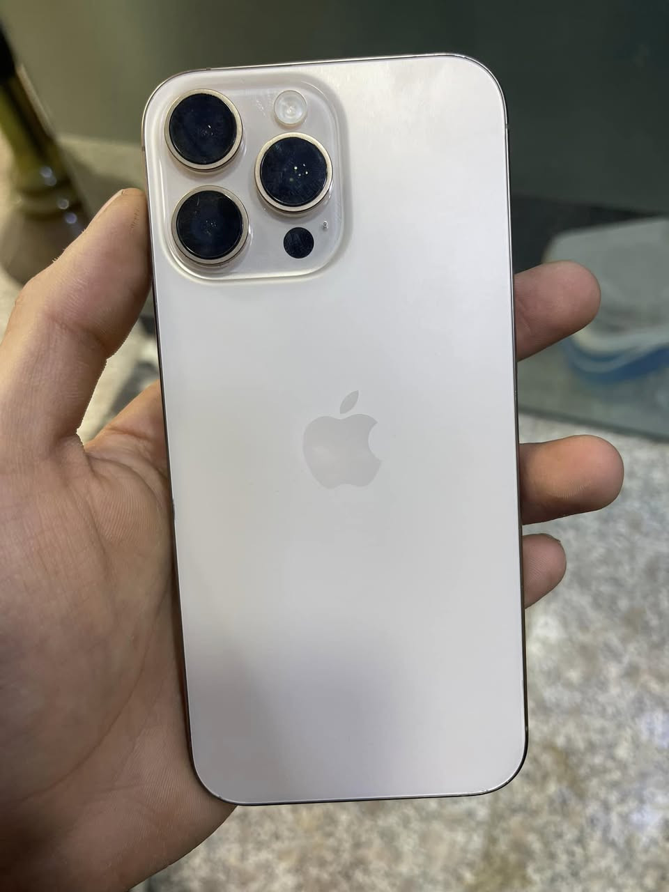 سلام عليكم للبيع ١٦ برو ماكس 
ذاكره ٢٥٦ 
بطاريه ٩٣
كارتونه وملحقات كامله
الجهاز نظيف كلش
السعر مليون و٣٠٠ وبي مجال
مكاني بغداد الامين 
للاتصال ***********
