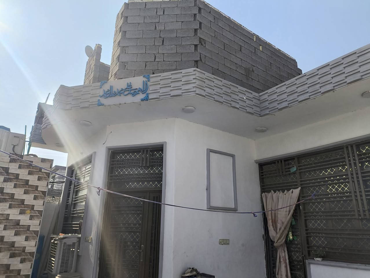 بيت للبيع كربلاء سيد اسماعيل
بيت مساحه 200 متر بيه غرفه و صاله و استقبل و مطبخ و حمامات داخليه و خارجيه الطابق الاول كامل و الطابق الثاني هيكل السعر 120 مليون وبيه مجال الرقم ***********
