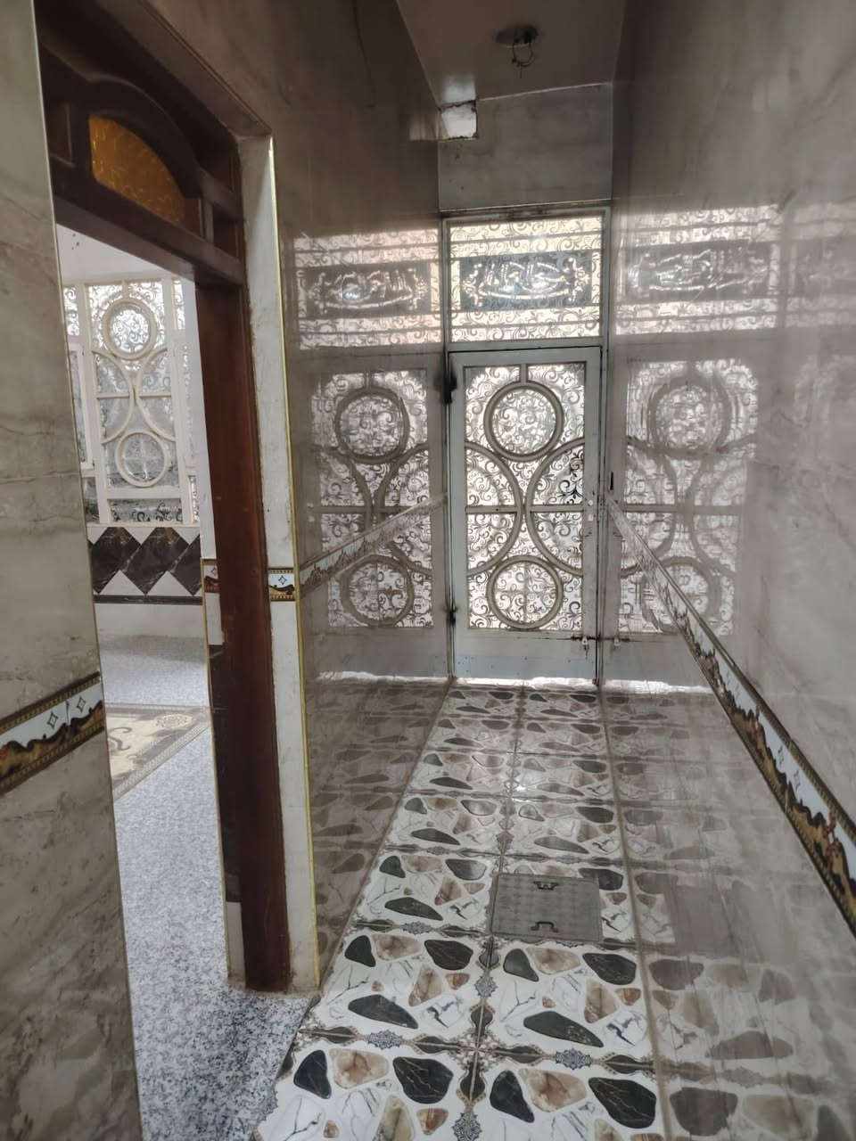 دار لل ايجار منطقه حي الفنانين
٣٠٠ الف 
تواصل ***********
