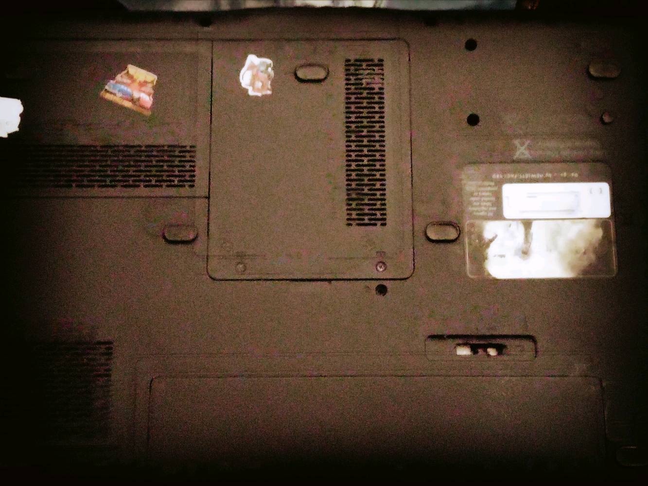 لابتوب hp شغال مع شاحن وماوس كيبورد للبيع سعره 25 وبي مجال