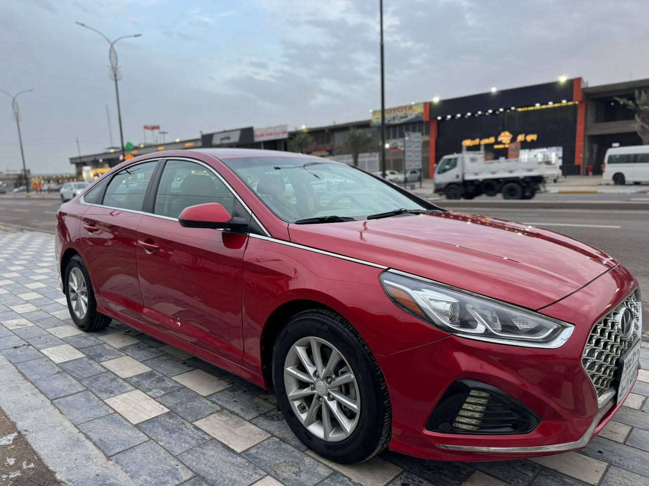 سوناتا للبيع موديل ٢٠١٩ وارد أمريكي محرك ٢٤٠٠ سيارة جديدة وجاهزة محرك كير تخم تاير جديد  تبريد ثلج كل نقص مابيها سيارة حادثها طخطخات فقط مال امريكا بيها اربع صبغ بدون دواخل بجم كبس لغود شواصي مكفولات كفاله وصور حادثها مال امريكا مرفقه وي الصور ماشيه ٤٩ الف سيارة بسمنه تحويل ثاني يوم سعرها 115  ورقه ومكان السيارة بغداد البلديات ***********
