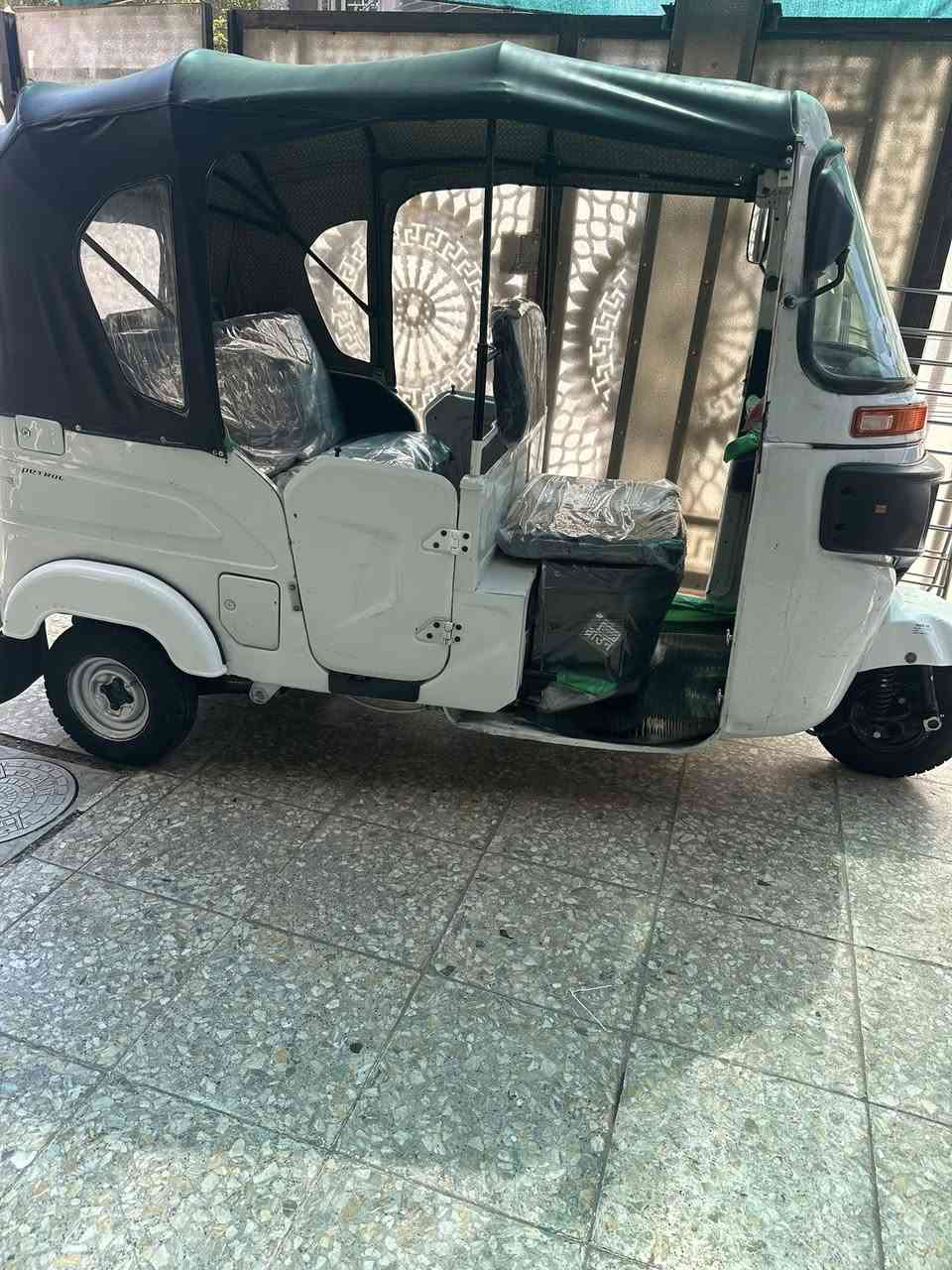 تكتك ٢١مرقم بسمي 
تكتك نضيفة ماينقصها شي 
تاير جديد 
جادر جديد 
كهرباءيات جديد 
دبلات جدد 
دوشمة جدد 
تكتك حلو وناعمة ما ينقصها غير السايق 
مكاني /بغداد الجديدة (النعيرية )
📞***********سجاد 
خابر بيك خير وتدلل اريد بيعة مستعجلة
