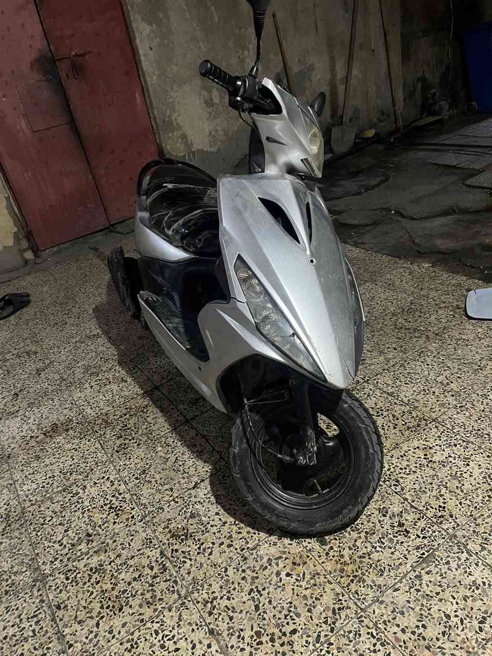 دراجه ماكس مضلع للبيع مكينه بلاديه ملحه كفرات تجاري وبلادي موجود بس بجم مكسر شلعه معدل تشك كاع تيرات دبلات بريكات كله جديد وبلادي كهرباءيات كله بلاديه دراجه مال جناي سعره 450 هاذ رقمي واتساب *********** هاذ سيم كارت 0770071503 مكات مدينه صدر قطاع 78
