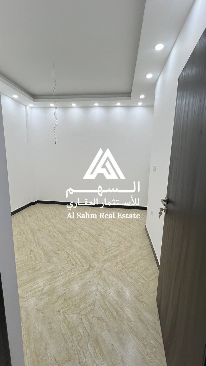 🏛️شقه للايجار طابق اول🏛️
تصلح تجاريه او موضفين 

في حي المهندسين بناء حديث ديلوكس

تحتوي غرفتين منام صاله مطبخ
صحيات استقبال موقع ممتاز

سعر الايجار 700 الف
***********
