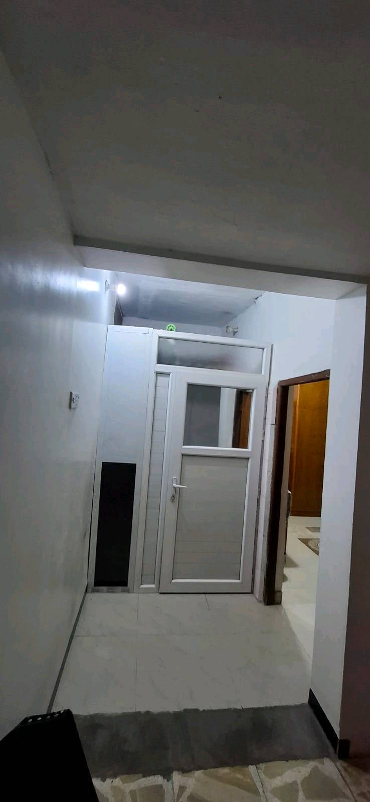 
ما هو موقع البيت بالتحديد؟: 
بغداد حي الرسالة الثانية 
كم مساحة البيت الكلية؟: 
128
هل هناك أي ترميمات أو إصلاحات جديدة؟: 
لا
ما هي التسهيلات القريبة المتوفرة مثل المدارس أو الأسواق؟: 
مدرسة ابتدائية ومتوسطة واسواق وصيدليات
هل السعر قابل للتفاوض؟: 
نعم