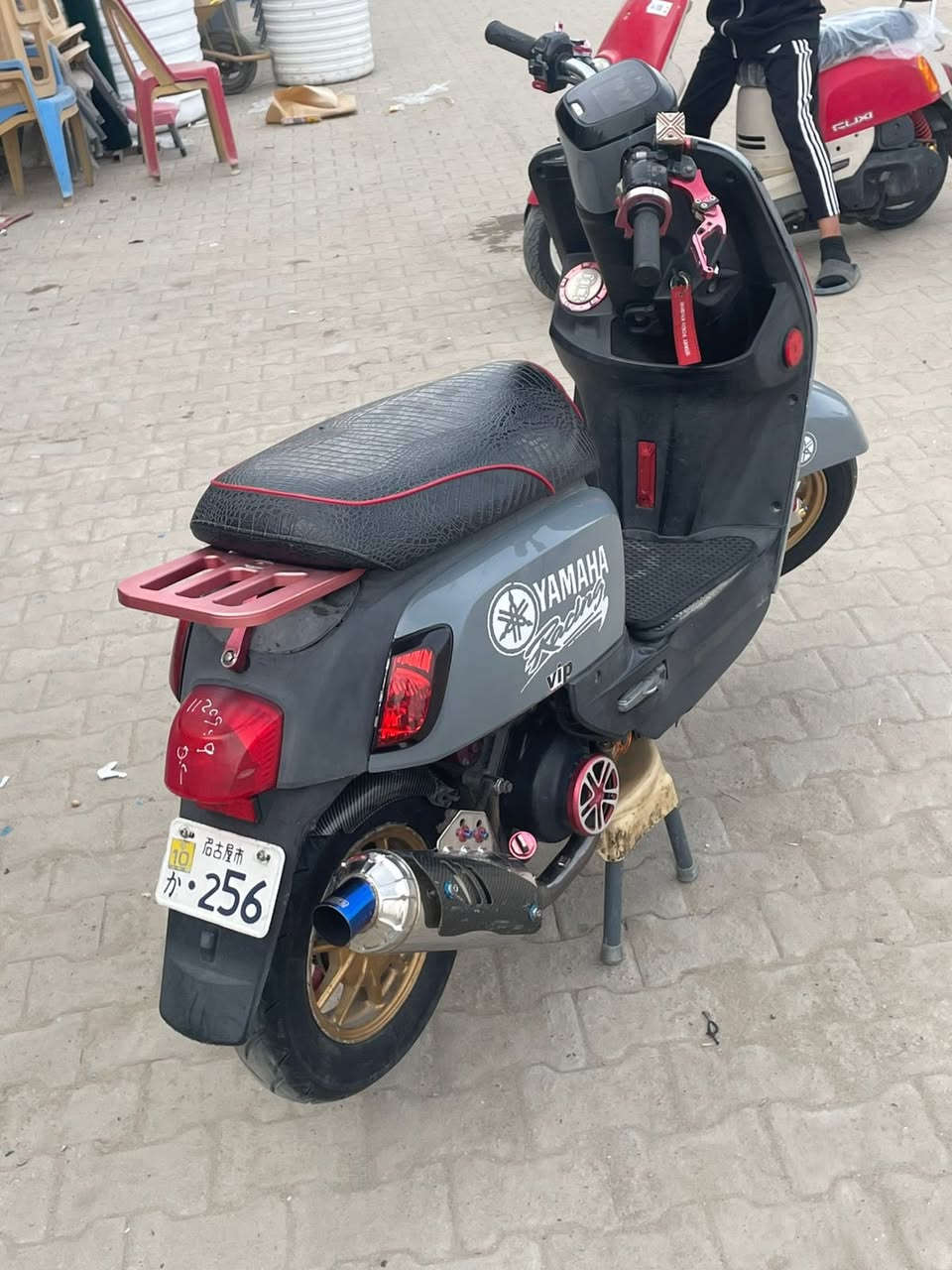 سلام عليكم شباب دراجه للبيع فول تزويد ماناقصه شي دراجه بيه مكينه أربع ما معروفه شكد دراجه بيه ويل مختلف بيه صدر قزم او صلنصه جيسو حديث *********** (مكلف بل نشر )
