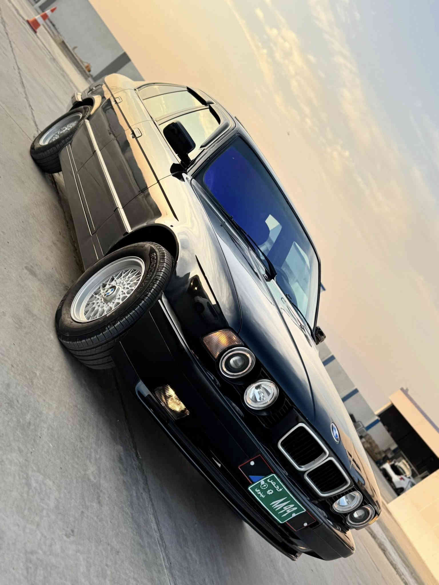 موديل 1993 شرط تحويل و وكالة /وكالة عامة مطلقة باسمنا شرط تحويل سنوي اخضر 
الشرعي موجود / تحويل 100‎%‎ 
محرك 525  كبس دجتال گير عادي
گيرو محرك بشرط اربع تايرات جديد بلباكيت 
سلايت+ تبريد +  استيرن ارباك 
سيارة نشاط فووول درجة ممتازة
لايتات القة ويالة عنكبوت اصلي بي ضربة خفيف من صندوق بجم كبس حدادية 90‎%‎ كهربائيات شغال شرط سيارة حلوة و گاعدة جام كهربائي 
دبلات بونيد و صندوق ✅بطارية جديد جام امامي بولورايس رياضي اسبورت گيجات كل شغال استوب ABS //// سعر 48 ورقة و بي مجال قليل مكان سيارة ناحية قصروك تابع شيخان اذا شراي خابر و تدلل ***********
بي واتساب مواصافتها كل مكتوب عل منشور رجاءن لاتعبني و لاتعبك و سلام عليكم و رحمة الله و بركاتة
