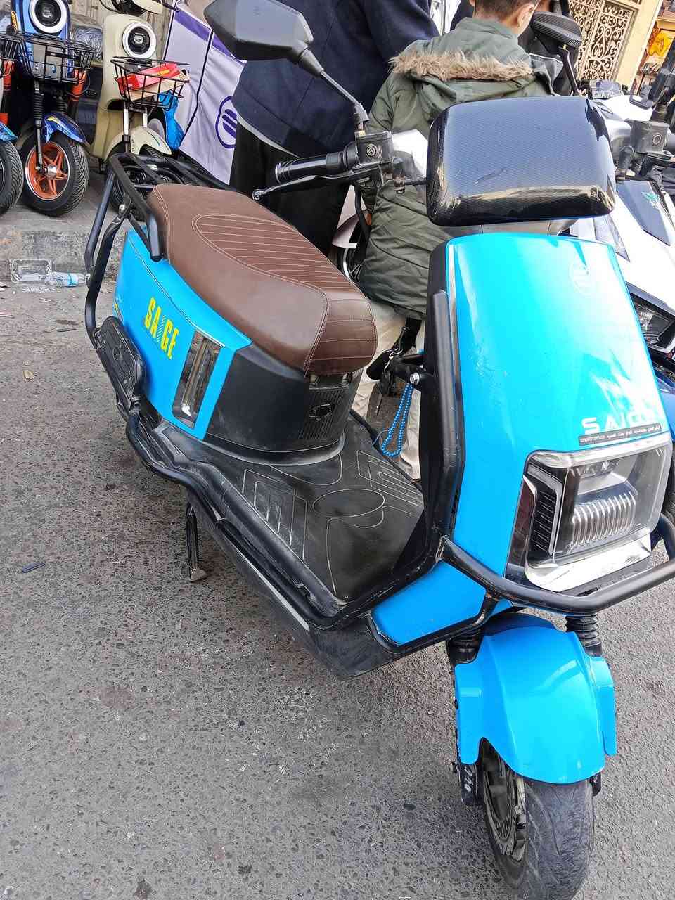 السلام عليكم
دراجة شحن موديل 2025
6 بطاريات 
نظام 3 سرع 
السرعة 70 حقيقي 
بصمتين 
نظيفة وما بيها نقص 
المكان مدينة الصدر 
الرقم للاستفسار ***********
