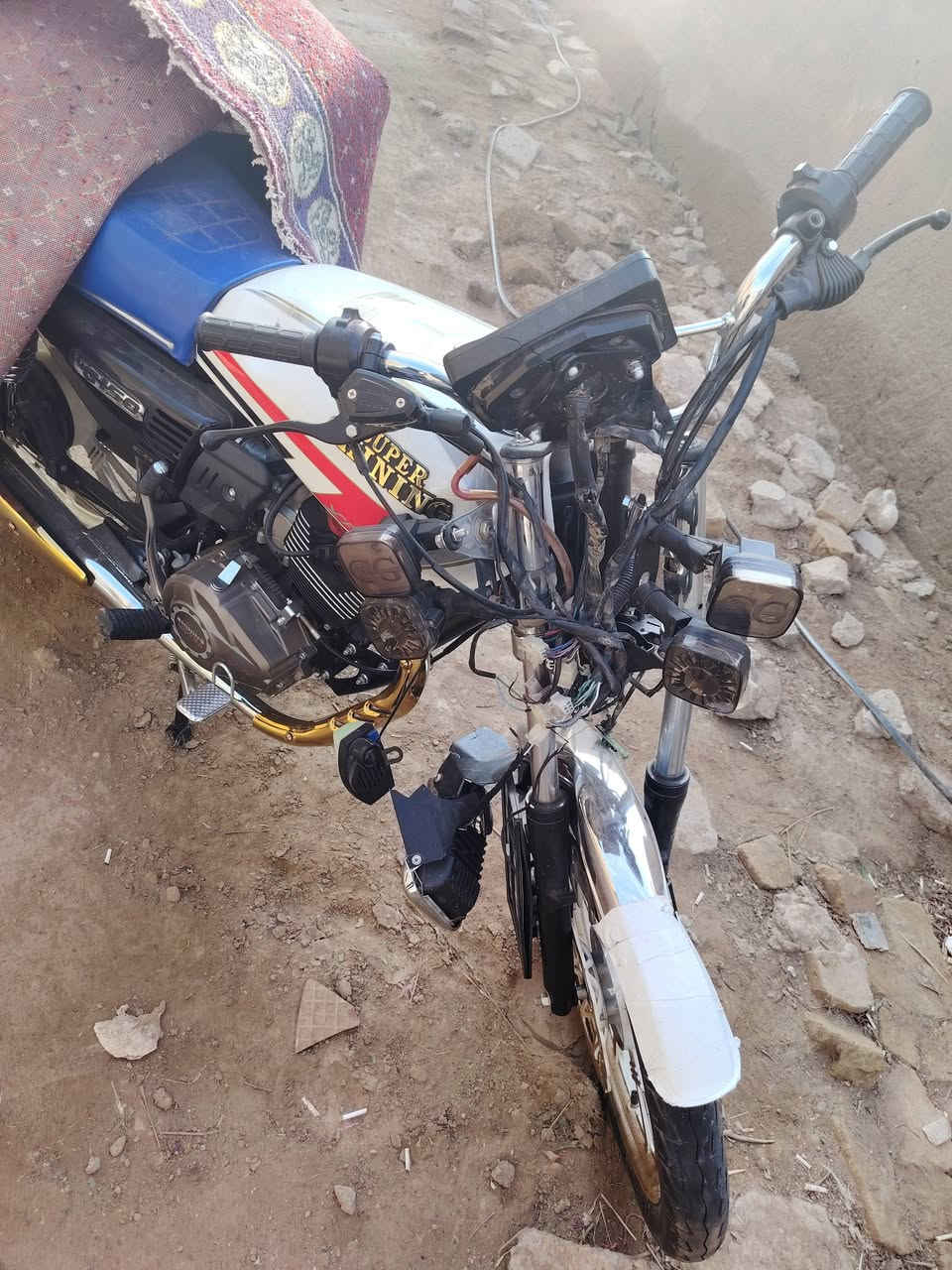 دراجة للبيع سونك مرقمه حادثه بس دبلات وستيرن شاصي مكفول مابيه شي سعره مليون وبيه مجال تصال عله رقم ***********
