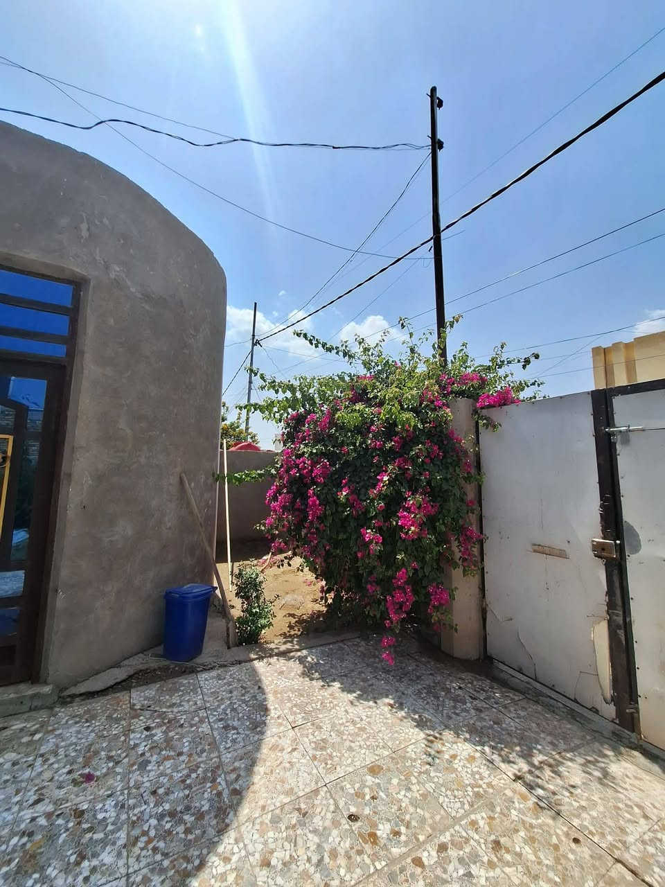 ​🏡 دار سكني مميز للبيع في أبي غرق 🏡
الموقع: بابل - ناحية أبي غرق / منطقة البو جعلول.

المساحة: 200 متر مربع. طابو زراعي وبيه مجال

​📌 تفاصيل وتصميم الدار:

​الغرف: يحتوي على غرفتي نوم (غرفة في الطابق الأول + غرفة في الطابق الثاني).

​الصالات: صالة داخلية واسعة + استقبال ضيوف.

​المرافق: مطبخ متكامل + مجمع صحيات (داخلي وخارجي).

​الملحقات الخارجية: حديقة منزلية + كراج سيارة واسع.

​📞 للمعلومات والاستفسار:

​للراغبين بالشراء أو لمزيد من التفاصيل، يرجى:

​مراسلة الصفحة الشخصية مباشرة.

​أو الاتصال على الرقم التالي: ***********
