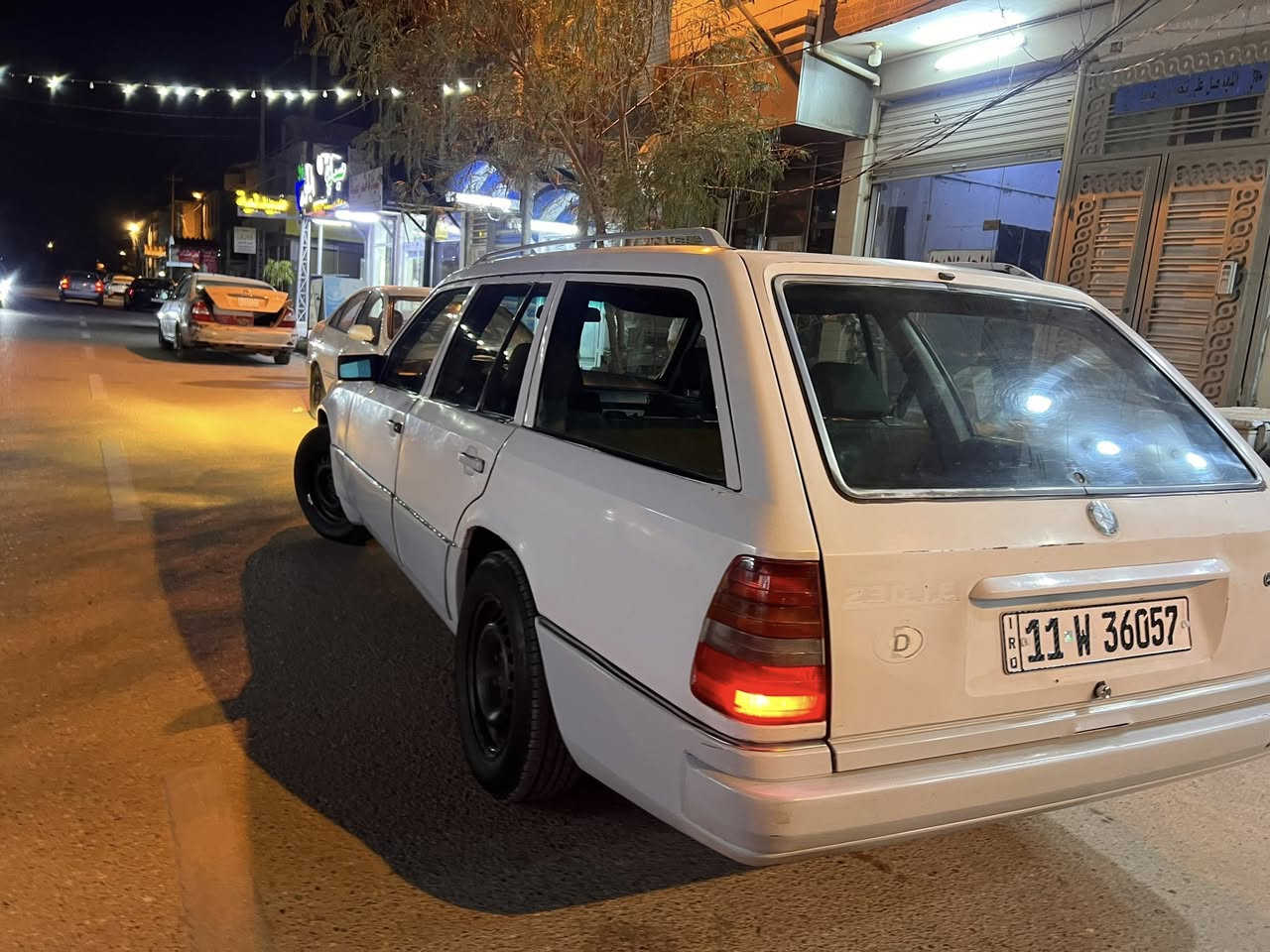 السلام عليكم مرسيدس مديل 89سياره جاهزه قواعد جدد دبلا حداديه تخم تاير مله جديد مكينه وكير محورات بطه 3000مكينه وگير جديدات سياره بسمي  للبيع للاستفسار ***********
