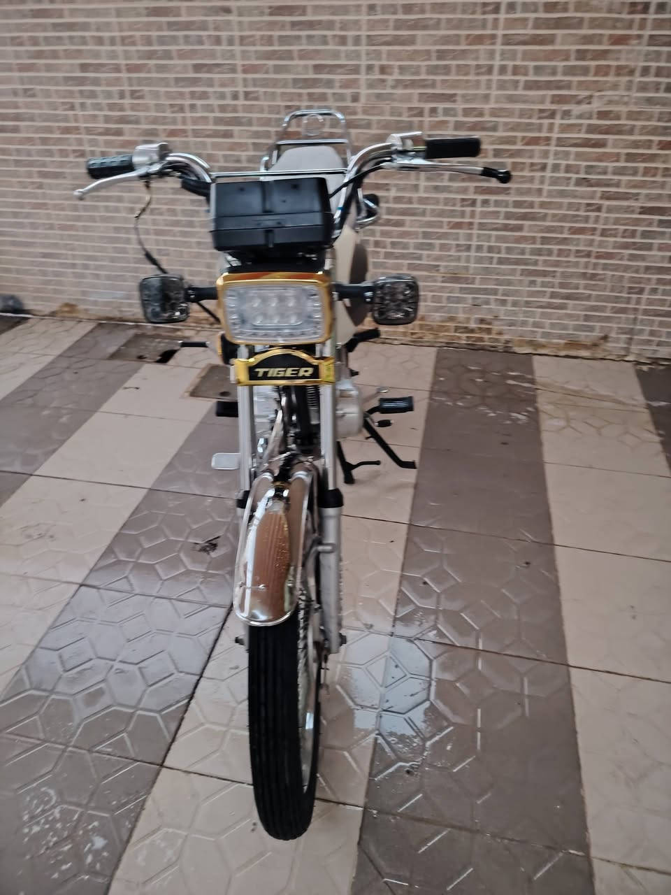 سلام عليكم تايكر موديل ٢١ للبيع محرك ممفتوح كهربائية كله شغاله اي نقص مابيه السعر ٤٠٠ الف *********** مكاني المجمع الصناعي
