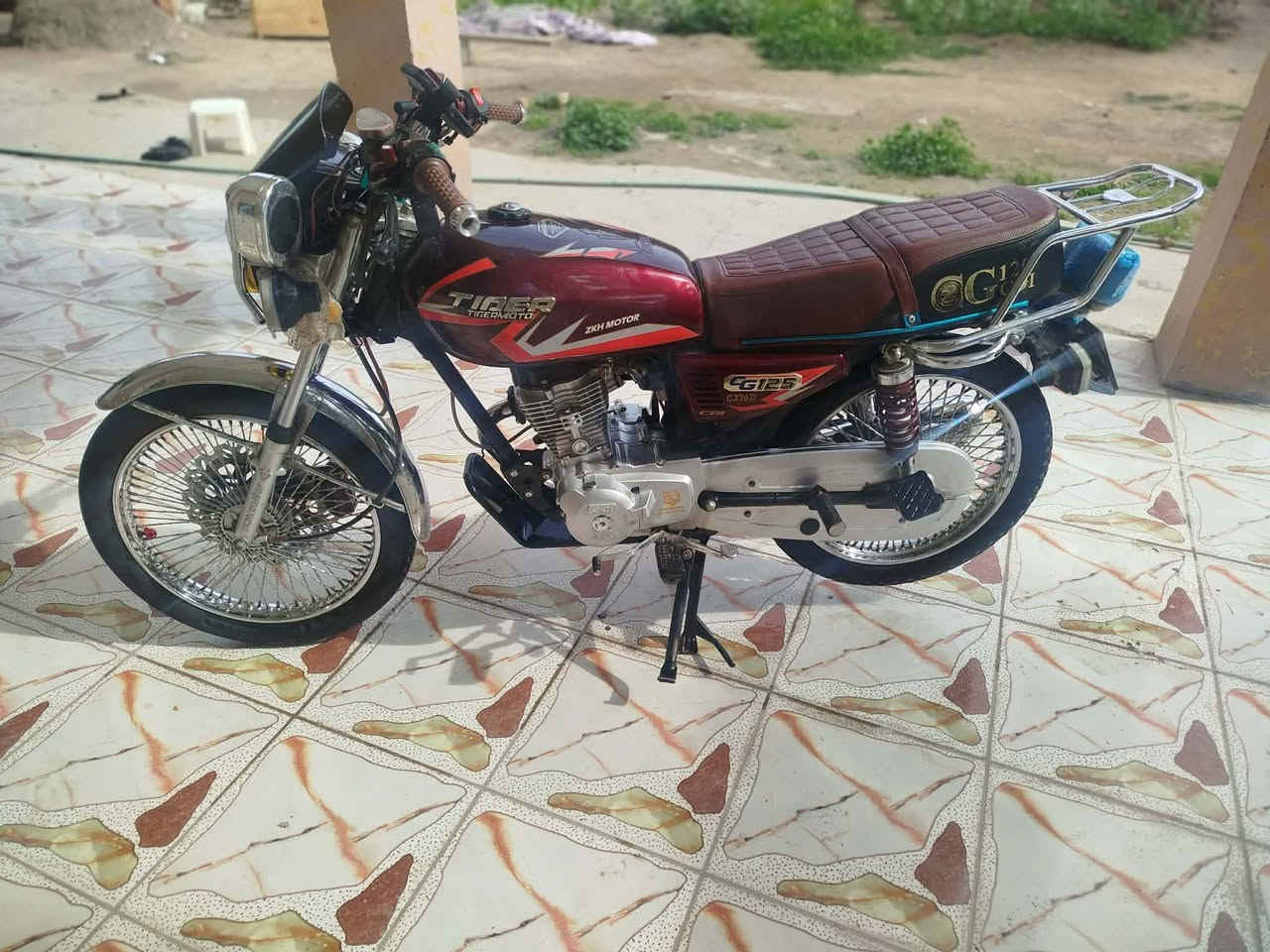 السلام عليكم تايكر موديل 25 اوراق اصوليه دراجه جديده وكلشي ماملعوب بيه ولامفتوحه ابد طلعته علئ ايدي من المعرض رايده ب800 وبيه مجال مكاني بابل المسيب( مكلف بالنشر)شراي يتصل   ***********
