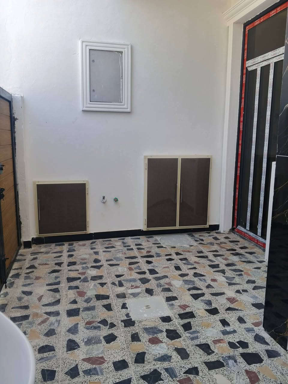 دأر البيع مساحه 100متر واجهه 6 وربع نزال 16متر طابوزراعي سند25 مجمعات البعيثة طابقين يحتوي ع ستقبال مطبخ صاله غرف نوم عدد3 صيحات عدد 3 تنازل شركة القلعة البيضاء الاستفسار خاص ***********
