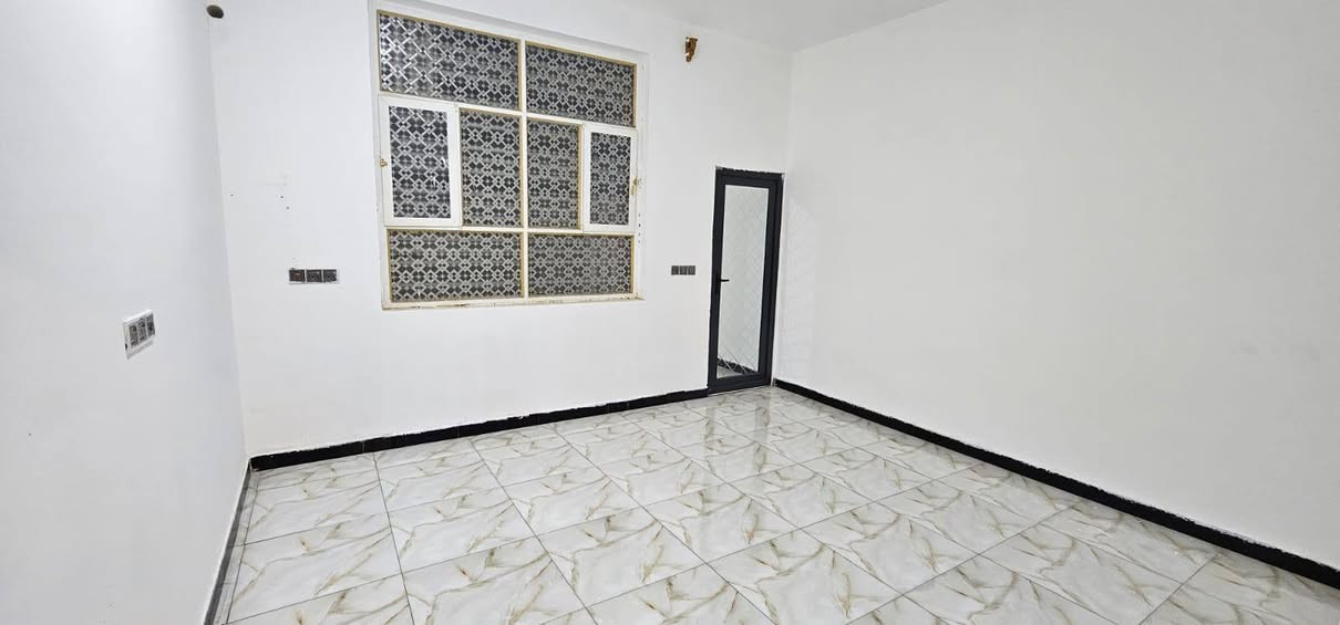 السلام عليكم ورحمه الله وبركاته
معروض للبيع في مكتب الحاج ابو احمد الجبوري
📍 الموقع : حي البقيع/حولي الخصيمه/ عرصات حيدر بن حجي هندي 
📐 المساحة: 200 م بناء ٢٠٢٥ عكاده
🏠 الدار طابو زراعي سند ٢٥ بيه معامله تطويب

🏠 التفاصيل:
▫️ غرفتين نوم ٤×٤.٥ واحده سويت
▫️ استقبال كبير ٤×٦
▫️ مطبخ كبير  ٤×٦
▫️ صالة كبيره ٩×٤
▫️ منور خلفي وجانبي
▫️ مجاميع صحية داخلية وخارجية 
▫️ طارمة كبيرة
✨️  شارع ١٢ م تبليط وارصفه وخدمات كامل

لاستفسار اكثر الاتصال على الرقم 
***********
***********
***********
او زياره مكتب الحاج ابو احمد الجبوري للوساطه العقاريه حولي الخصيمه عرصات حيدر بن حجي هندي على الشارع العام مقابل سيراميك سيد قصى
