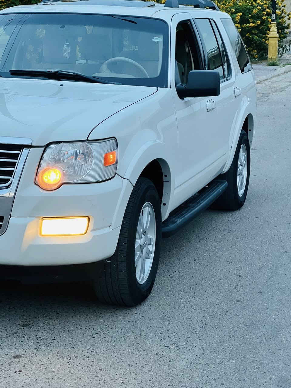 السلام عليكم 
فورد اكسبلور 2010 خليجي للبيع 
فول مواصفات 
السيارة باسمي
V6  
7 راكب مكفولة  رقم بغداد 
4x4
فتحه سقف
شاشة 
تبريد ثلج🥶
تخم تايرات جديدة
كامره 
وباقي التفاصيل موضحة بالصور+ 

مكاني الضلوعية 

السعر خاص رقم ***********.
