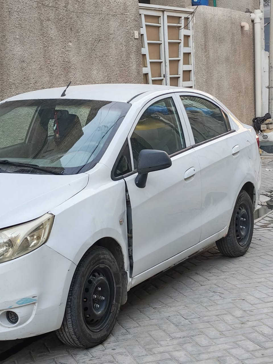 السلام عليكم شوفر سايل ٢٠١٢ كير مكينة مكفولة ماشية ١٦٠ تقريبا تبريد ما يشتغل 
السعر ٤٣ قفله 
رقم الهاتف ***********
زوج تايرات جديد
وباتري جديد
