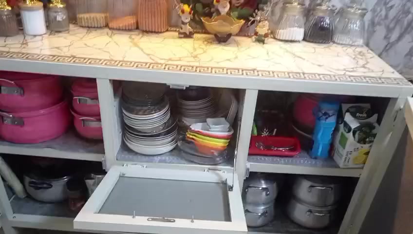 سلام عليكم كونتر لبيع نضيف 
السعر ٣٥٠ بي مجال بصيط ***********
