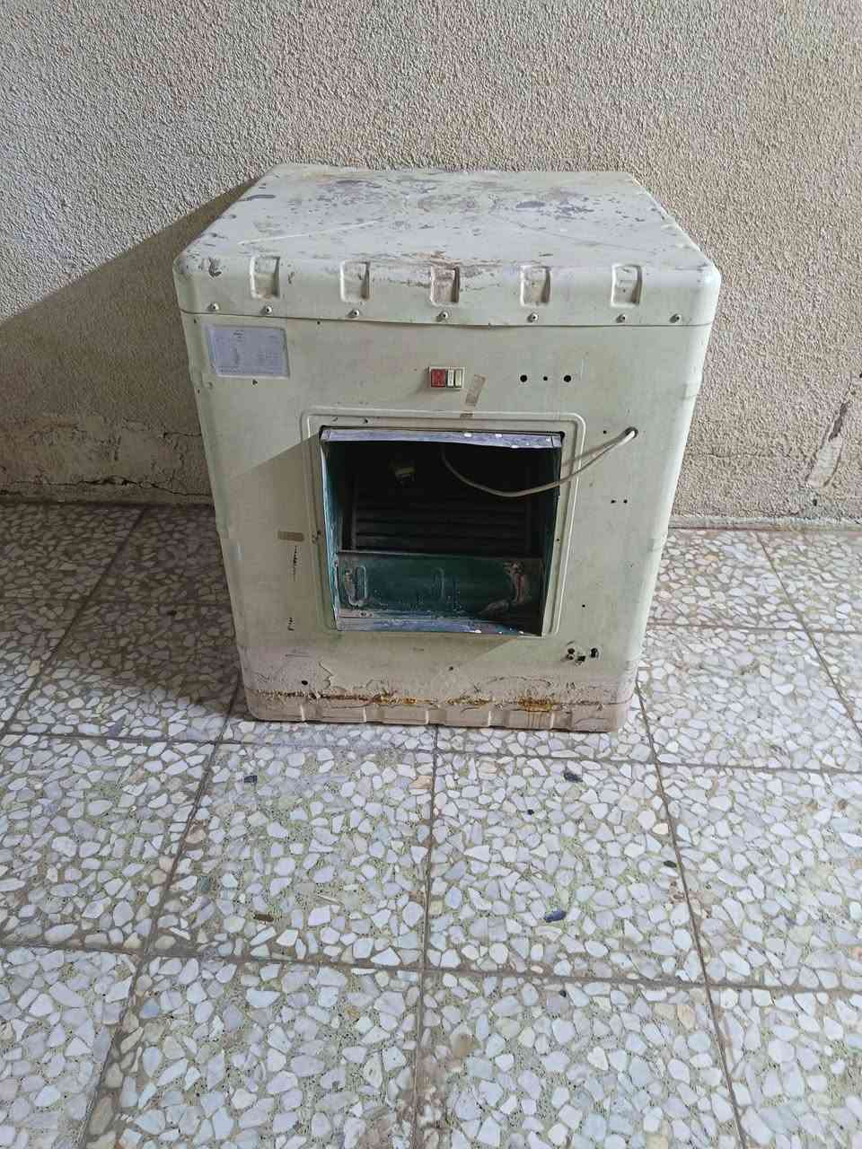 السلام عليكم
مبرده وصوبه زيتيه للبيع مكاني بغداد
***********
