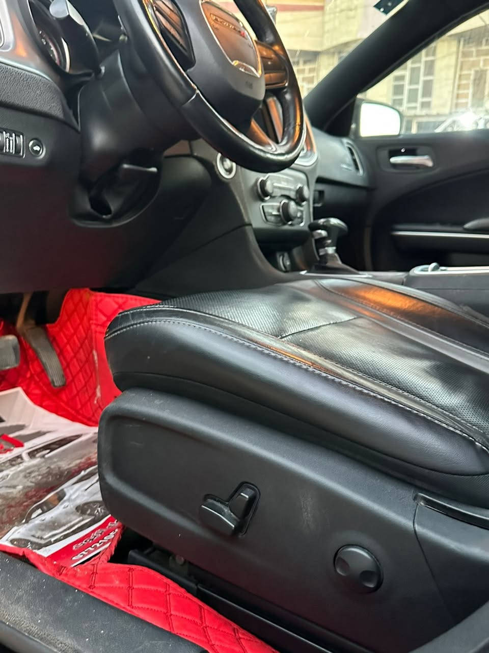 جارجر 2022 SXT وارد امريكي
مواصفات فول
فتحه + بصمه
محرك 3600 V6
كير أوتوماتيك 8 سرعات.
نظام دفع خلفي (RWD).
أنظمة قيادة (Eco – Sport).
كشنات جلد
كشنات كهرباء
تدفئه بالمقاعد
نظام صوتي 6 سماعات + مضخم
شاشه كبيره ابل كار بلي
كامره دواره + حساس خلفي
نظام مانع انزلاق ABS + تحكم بالثبات ESC.
حساس ضبط الاطارات
حساس خلفي مع كاميرا رجوع.
مثبت سرعة
لايت زنون
أضائه LED أمامية وخلفية مع نهارية.
تشغيل عن بعد

حادث السيارة مبدل بند فقط و جامغ مصلاح
صور الحادث بالمنشورالسياره ماشيه 61    السعر مع صاحب السياره ***********
