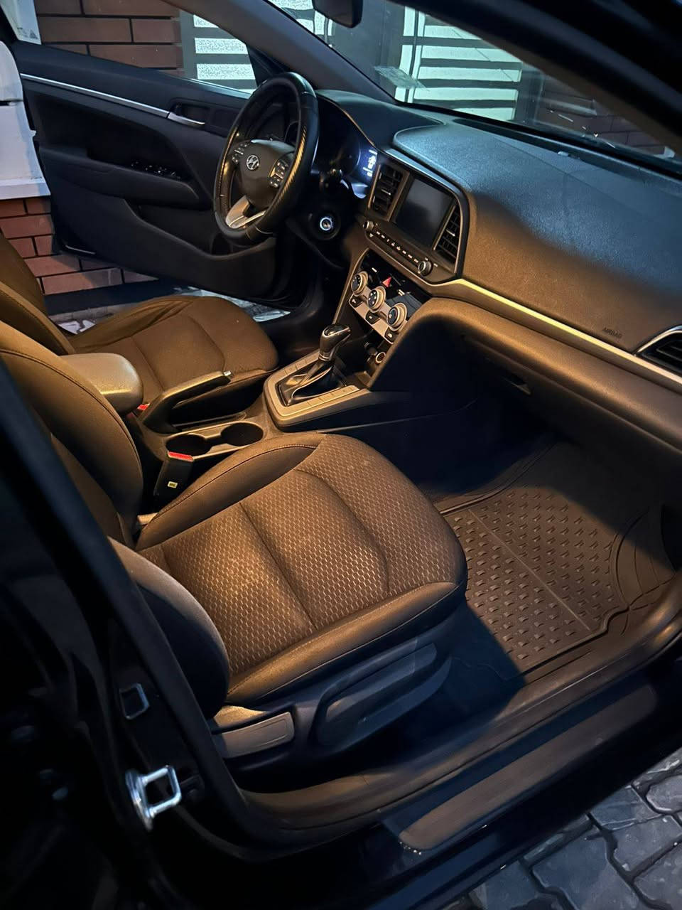 السلام عليكم النترا وارد امريكي موديل 2019 شكل ال20  مكينة دوش گير AT 
السعر 120$ 
متواجد واتساب 
***********
شراي اتصل وتدلل
