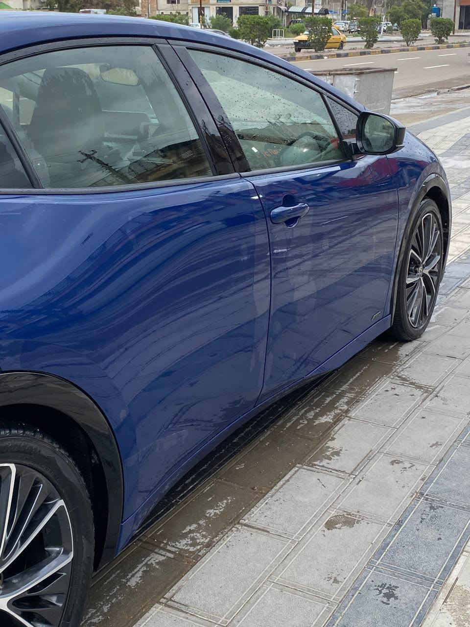 السلام عليكم 
تويوتا بريوس ٢٠٢٤ رقم بغداد 
الحادث:- كما موضح بالصور بدون ايرباك بدون دواخل جامغلين وبنيد راجع بارد الدبة مال زراكات ممطخوخة سيارة ضربة كلش بسيطة 
السيارة ماشية ٢٢ الف كيلو 
مواصفات :ـ
بصمة تشغيل عن بعد 
رادار امامي وجانبي وخلفي 
حساسات خلفية اضافة الى الكامرة 
كشنات تدفئة 
شكنات جلد تحكم كهرباء مقعد السايق 
شاشة اندرويد اوتو وابل كار بلي 
تبريد مال تيوتا يعني ماكو بي عيب 
اوتو هولد 
٣ وضعيات قيادة 
تدفئة ستيرن 

السعر ١٦١ وبيهة مجال 
***********
