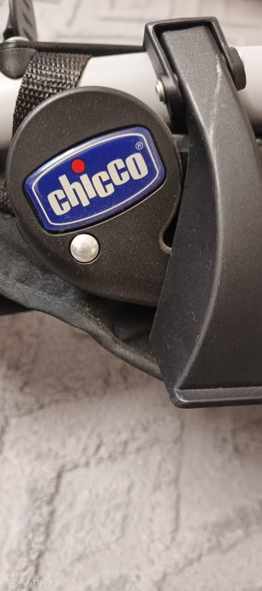 السلام عليكم 
عربة أطفال من نوع (Chicco) أصلية وغير مستعملة.  
السعر: 150 ألف، وقابل للتفاوض.  
***********
