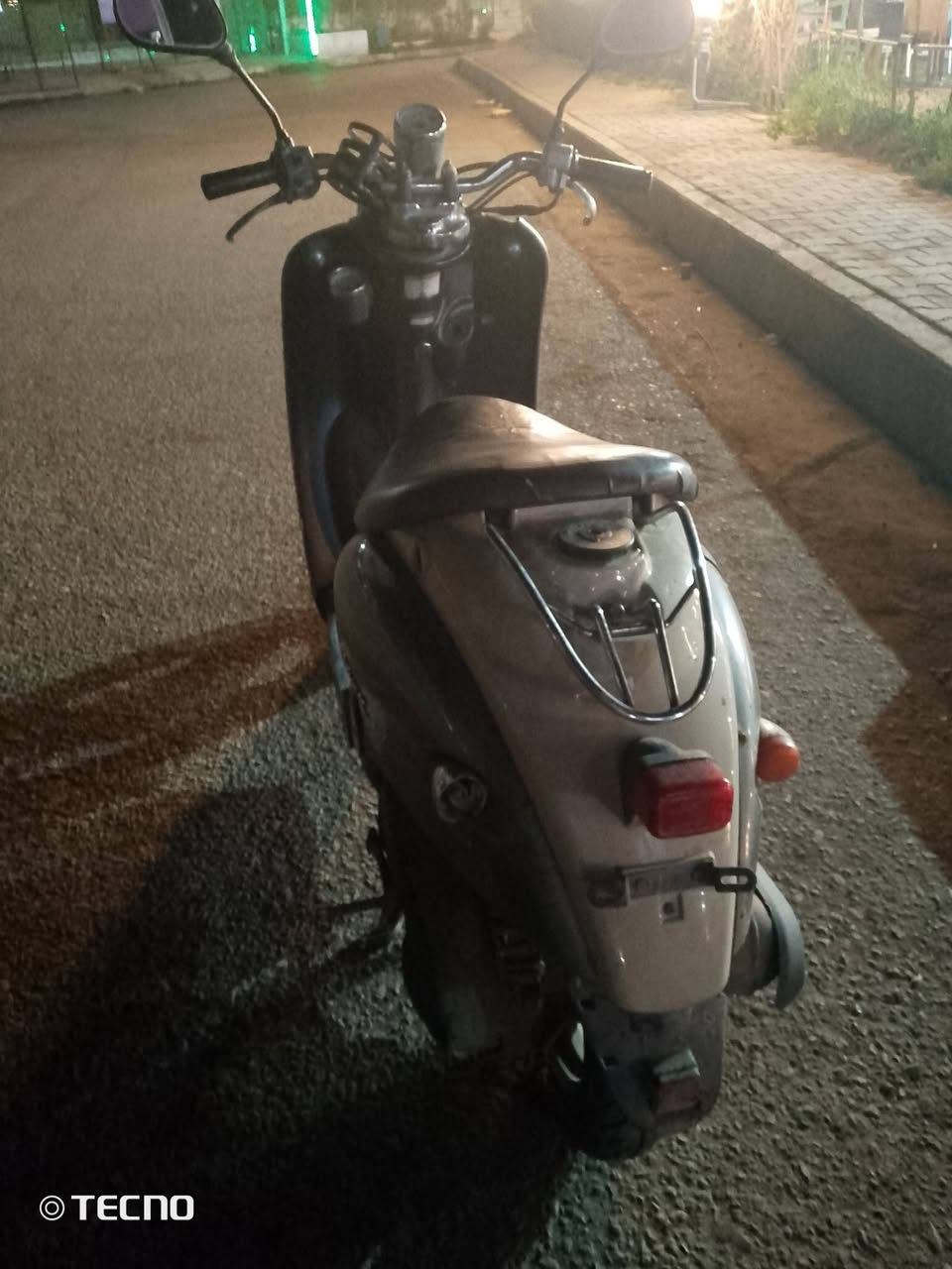 سلام عليكم دراجه نضيفه نكرت سلف 
كهربيات كله شغل بس يحتاج توصيل 
كفرات نضيفه محرك ما مفتوح  
السعر 350بيه مجال قليل 
***********.
