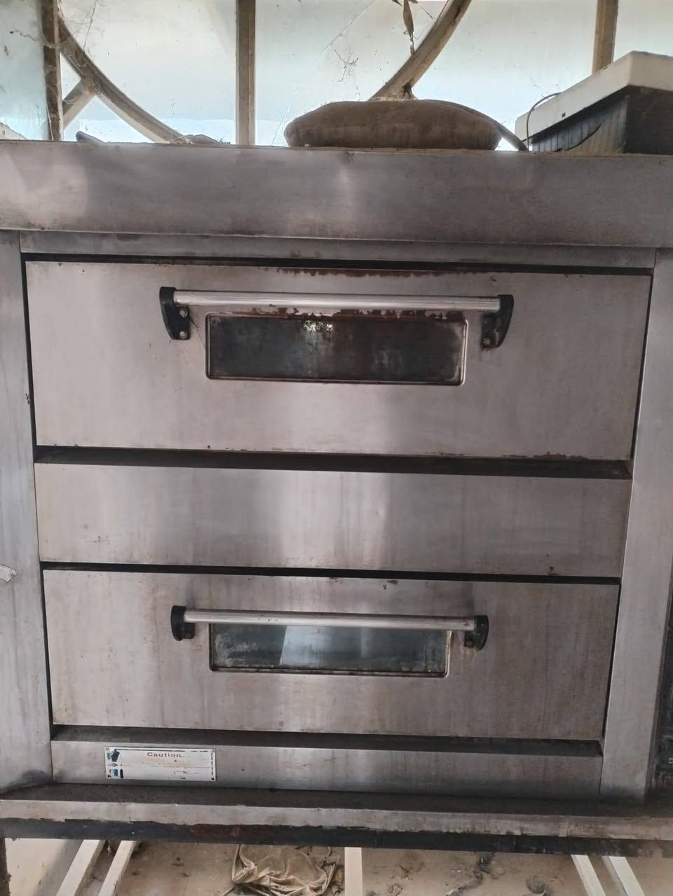 فرن كهربائي للبيع جديد استعمال قليل ***********
