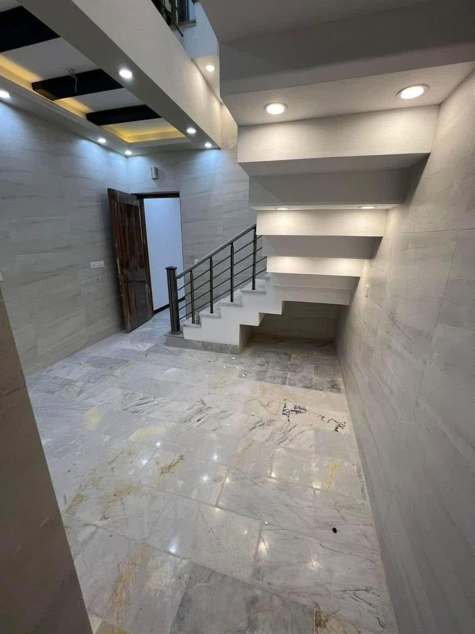 السلام عليكم
مشتملات تونات للبيع

📍 الموقع: البنوك – التربيه فرع مثلجات الصفصاف

▪️ واجهه ٤ م
▪️ نزال ١٦ م

✨ التفاصيل:
كراج – استقبال – مطبخ – منور – خدمات – غرفة نوم
الطابق الأول: غرفتين نوم مع خدمات

✔️ ارضيات مرمر
✔️ واجهة مرمر

للاستفسار اكثر مراجعة مكتب الهدف للعقار 
البنوك شارع الكنيسه باتجاه الجسر مجاور مكوى ريحانه
📞 ***********
