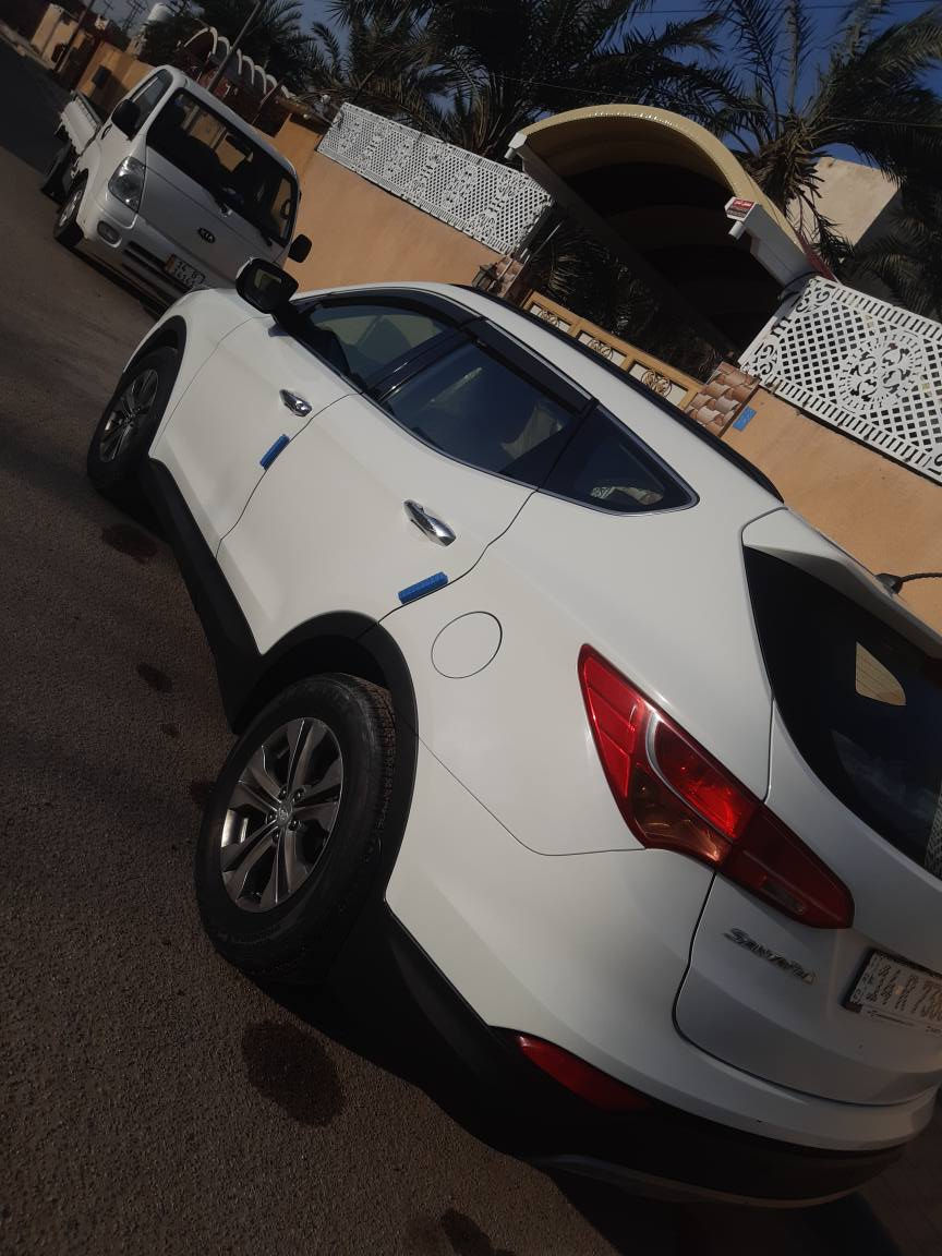 سنتافي مديل ٢٠١٤ 
فول مواصفات بمديله ما عده الفتحه 
سياره 6 سلندر محرك 3.3 دفع رباعي
٣ قطع تبريد 
٧ راكب 
مري شفط 
تحكمات ستيرن
جرس إنذار تجاوز السرعه القصوه
كشنات شامو
شاشه كبيره
ويل حجم 20
رقمه بصره 
رقم وسنويه وهزه كله جاهزه
ضرره جاملغ سمكره ودعاميه رش فقط
باقي السياره كله كفاله 
للاستفسار *********** البصرة, العراق
