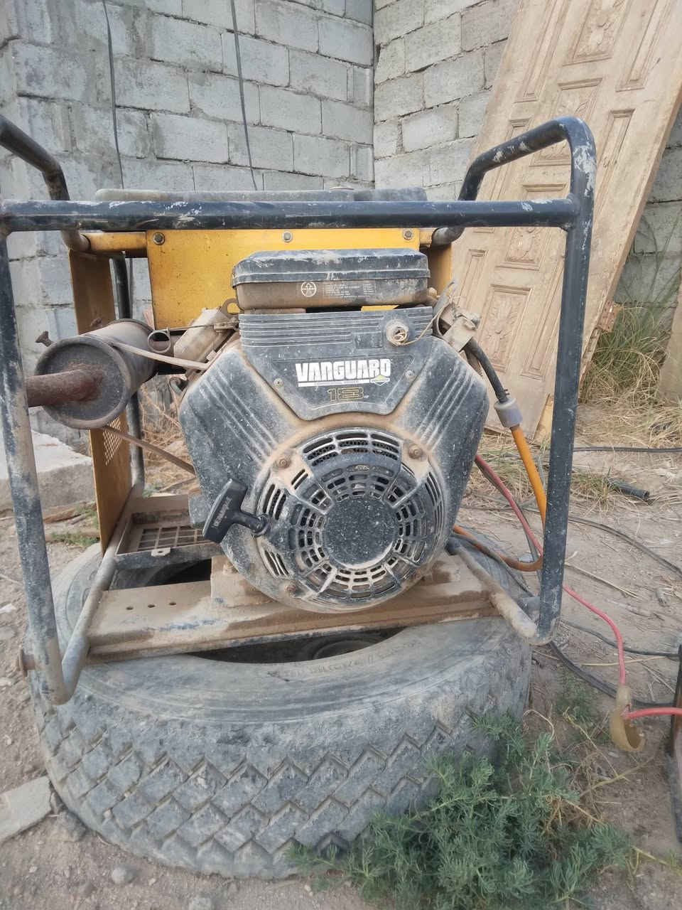 السلام عليكم اخوان مولدة اقصى بانزين 11KV  بستمين سلف وحبل نگرة سلف رايدهة  ب700 الف وبيهة مجال للشراي 
وهذا رقمي ***********
