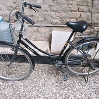 بايسكل بناتي حجم ٢٦ للبيع أحد تايراته بنجر السعر والتفاصيل عالخاص ت ٠٧...