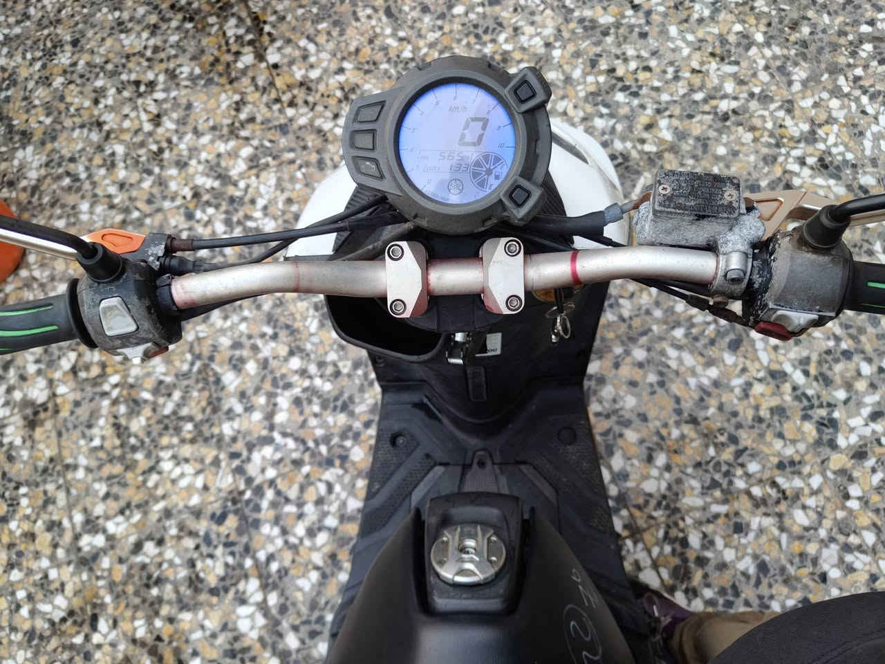 سلام عليكم شباب سكنس جبلي رمبه رمبه للبيع 
كفاله عامه دراجهبيه تزويد كله بلاد  ويل كب. + يدات بريك
+ طلاعات + قبغ بانزين+ ستيرن.بكلات لد  كلاجات مكينه مكفولات دراجه موديل 2014.  الحديث 
دراجه شلعه ومعدل نكره بكل وكت.  سعرهه 1200
الشراي يخابرني مو شراي لتعبني *********** مكاني بغداد العبيدي.                               👆📲
