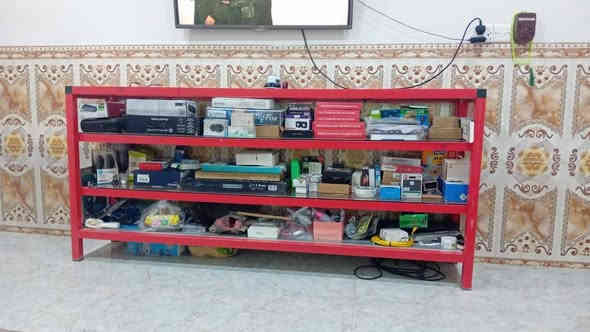 مكلف بالنشر..... باترينا المنيوم نظيفة جدا العمق 40  سم الطول 2 متر الارتفاع 2 متر السعر 165 وبيه مجال للإستفسار ماسنجر أو إتصال بالرقم *********** موجود أيضا واتساب
