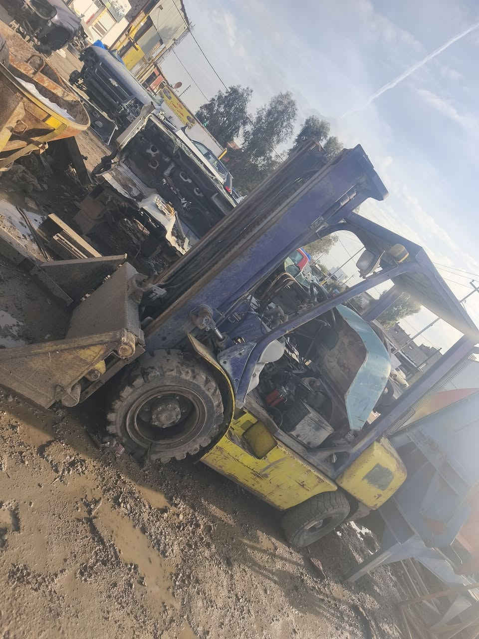 للبيع رافعه نوع كوماتسو 3طن 3حركة شغال سعر 38وىقه ***********
