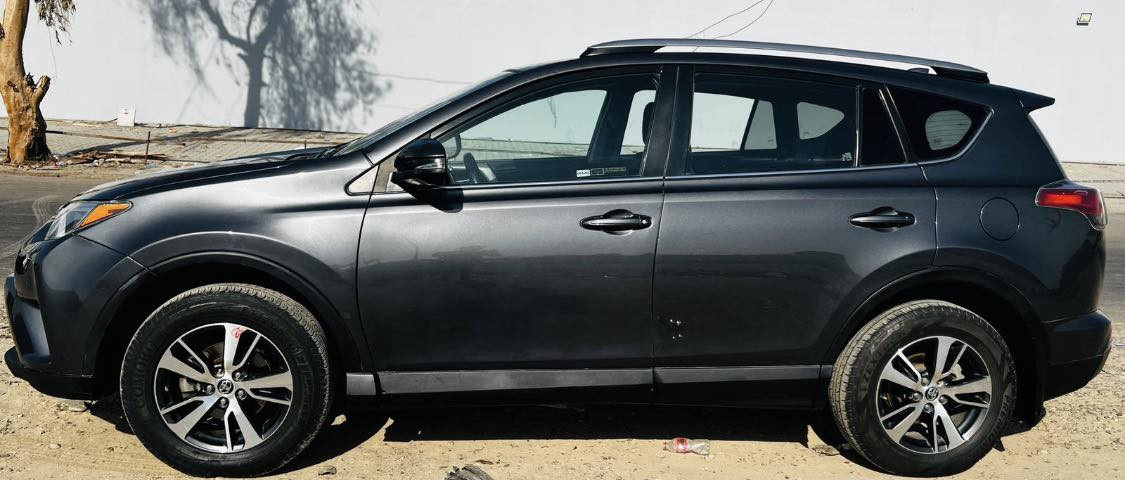 السلام عليكم

للبيع تيوتا راف4
الموديل 2018
وارد أمريكي
فول مواصفات XLE
حادثها من امريكا جاملغ وبنيد وبالعراق باب كلير وباب صبغ 
السعر 135 وبيها مجال
ما متواجد ع فيس 
بس واتساب واتصال 
***********
