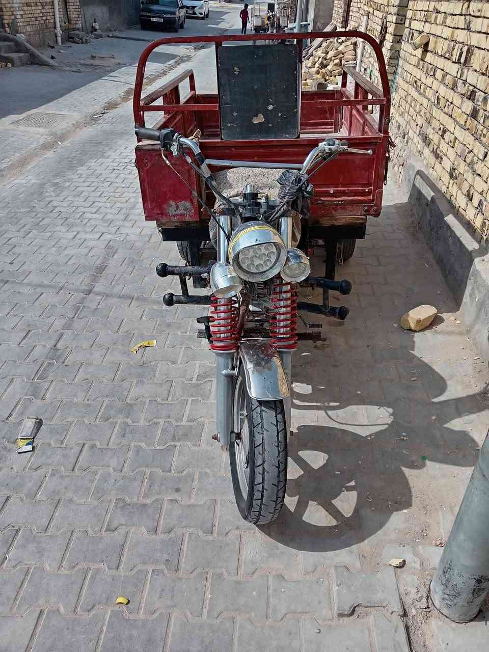 السلام عليكم 
ستوته جمره كلك اوراقها ضاعن عندي اكفلها من السرقه موديل 14 ركبه وشاصي شرط محرك 23 شرط ضفيره وباتري توني مبدلهن تايرات جدد الستوته نكره سلف هورن كهربائيات شغالات اكسن كبس الستوته مال شغل سعرها قفل 650 ربع مايوكع والشراي حياه الله مكاني رميثه


**إذا كنت صاحب هذا الإعلان وتريد حذفه لأي سبب، رجاءا أرسل رسالة إلى الدعم الفني**